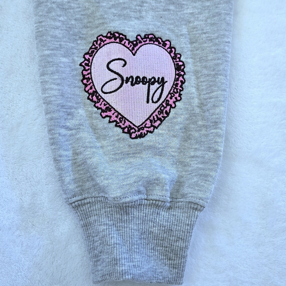 Peanuts🥜 Snoopy "Dreaming About You"😴 Sweatshirt - NWOT - Picture 5 of 15